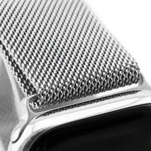 Zoom auf das Milanaise-Armband Apple Watch Silber