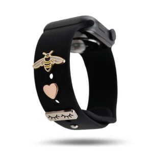 bijoux en forme d'abeille, de coeur et de yeux sur un bracelet Apple Watch Sport de couleur noire