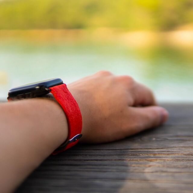 Who&#039;s tempted by an original band made of pineapple fiber? 🍍It&#039;s 25% off during French Days 🤩#applewatch #applewatchseries9 #applewatchband #applewatchfanz #watchesofinstagram #watchlove #instawatch #vegan #pinacolada #naturehub #nature #naturelovers #anas #ootd #outfit https://buff.ly/3Roh588
